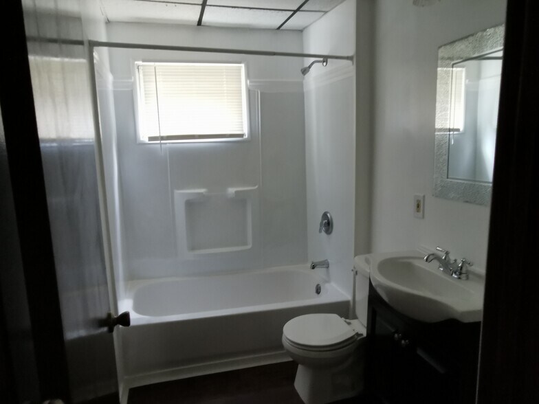 Building Photo - 1901 Seneca St