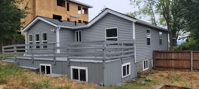 Building Photo - Cozy South Beacon Hill Cottage with 2 bedrooms, bonus room, and large yard with territorial views