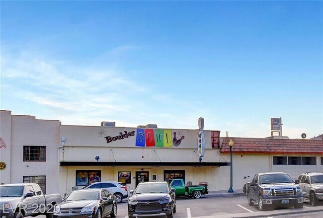 Building Photo - 870 Avenue B