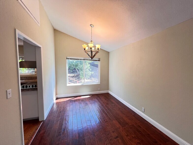 Building Photo - 6976 Claywood Way