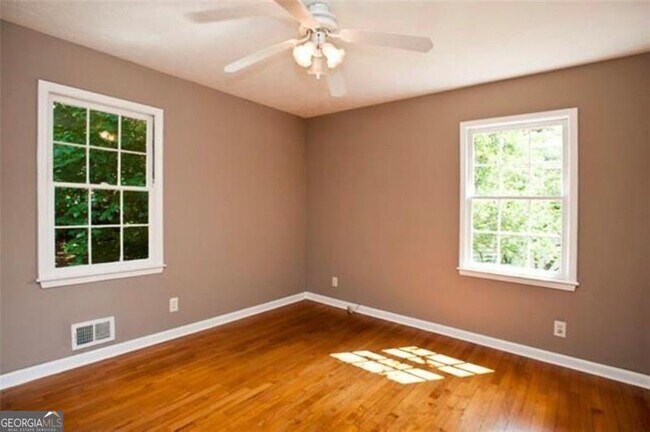 Building Photo - 727 Scott Cir