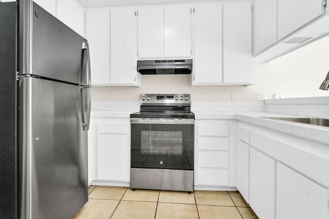 Building Photo - Spacious four bedroom in Prime UTC/UCSD Lo...