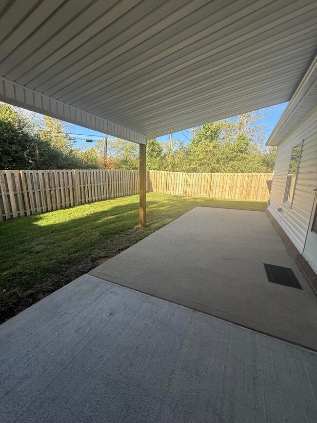 Building Photo - 858 Melanie Ln