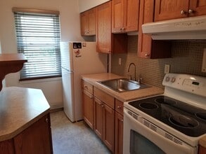 Building Photo - Mayflower Condo for Rent