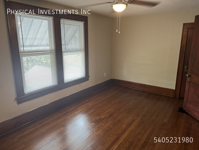Building Photo - 1729 Moorman Ave NW