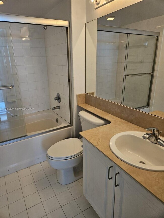 Building Photo - 1155 Brickell Bay Dr