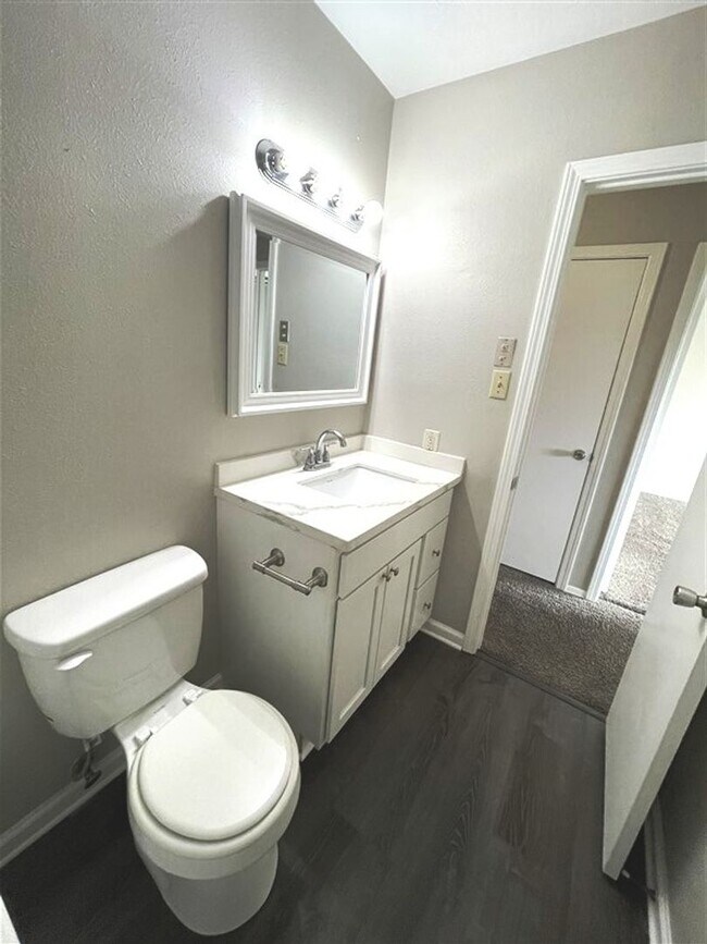 Building Photo - Updated Townhome for lease | 10009 Smither...