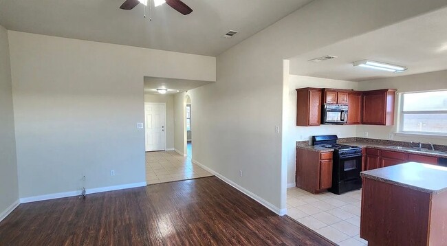 Building Photo - 712 Lazy Crest Dr