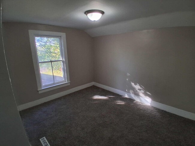 Building Photo - 3 Bedroom single family homes