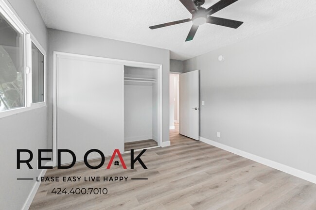 Building Photo - 15405 Vanowen St