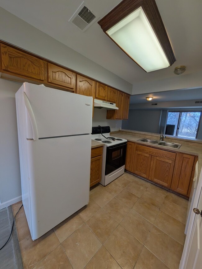 Building Photo - 41034 Rose Ln