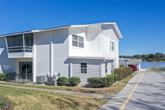 Building Photo - 1550 11th St NE