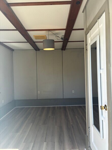 BACK OFFICE WITH 1/2 BATH - 1511 N Rose St