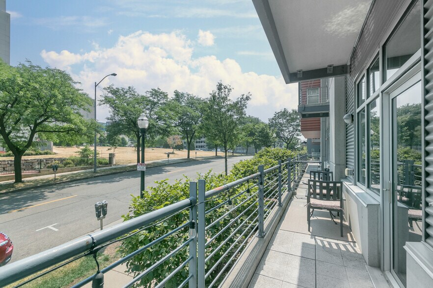 Building Photo - 309 W Washington Ave