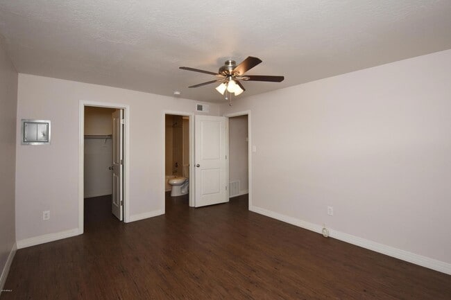 Building Photo - 502 E Mariposa St