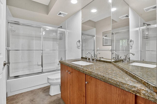 Building Photo - 5801 Coach House Cir