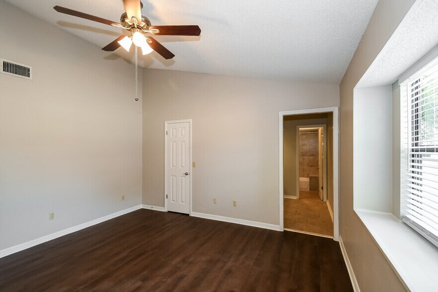 Building Photo - 8618 Collins Ridge Blvd S