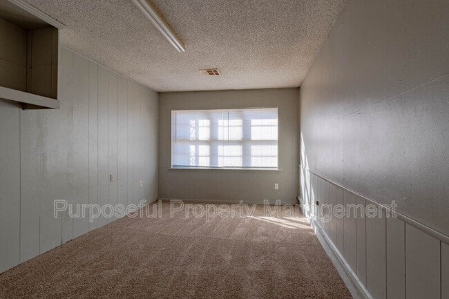 Building Photo - 3808 N Drexel Blvd