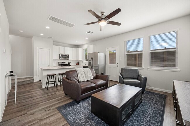 Building Photo - 24802 Landolfi Dr