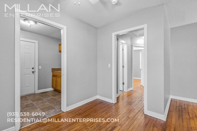 Building Photo - Charming 2BR Cottage Near Downtown Clarksville