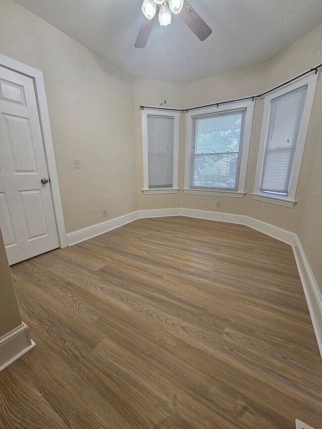 Building Photo - 3643 W 47th St