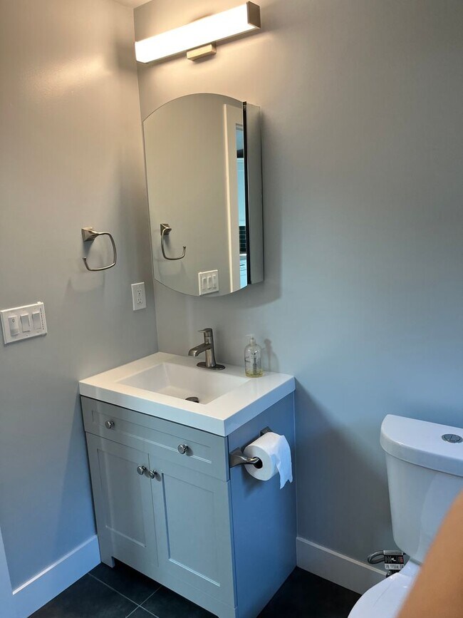 Building Photo - 930 Alexis Ct