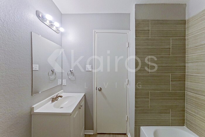 Building Photo - 11811 Asher Ln