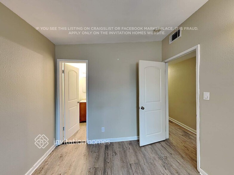 Building Photo - 12601 Mercer St