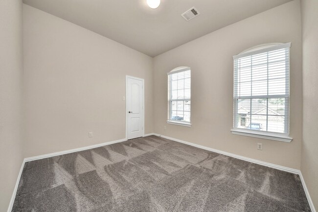 Building Photo - 21254 Lucknow Ln