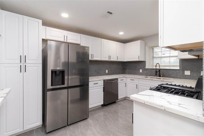 Building Photo - 4035 Almond Lake Dr