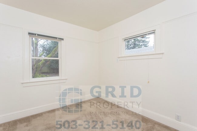 Building Photo - Craftsman Bungalow Available in Kenton Nei...