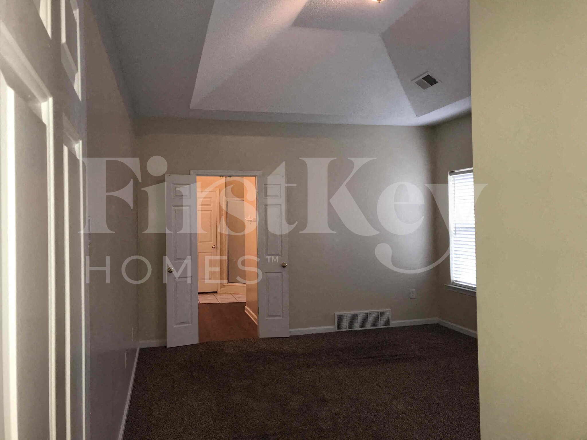 Building Photo - 7142 Queens Crown Ct