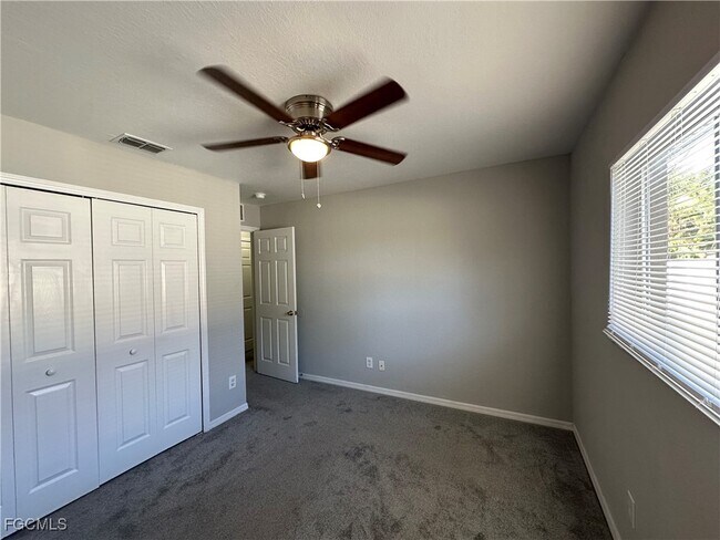 Building Photo - 1405 SW 10th St