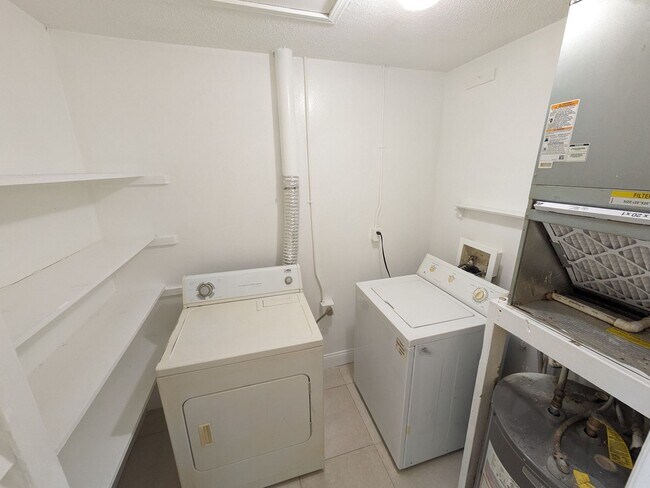 Building Photo - 3/2 Water/Sewer Incl