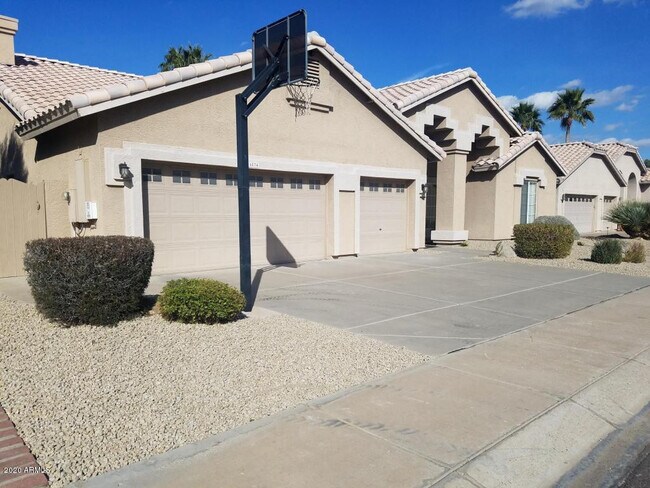 Building Photo - 6834 E Gelding Dr