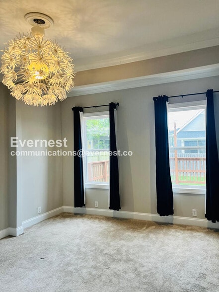 Building Photo - 2913 Davis Ave