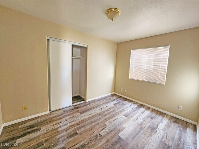 Building Photo - 1444 Star Rd