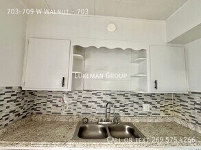 Building Photo - 703-709 W Walnut-703