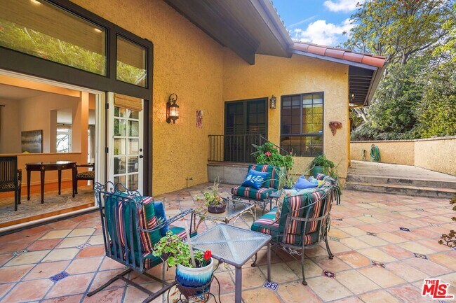 Building Photo - 4244 Avenida De La Encinal