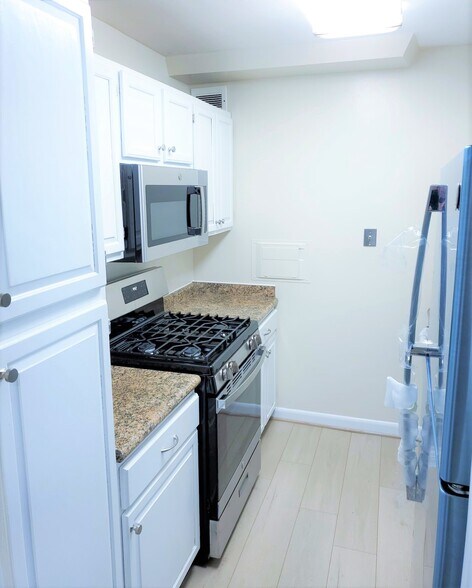 Building Photo - 301 N Beauregard St