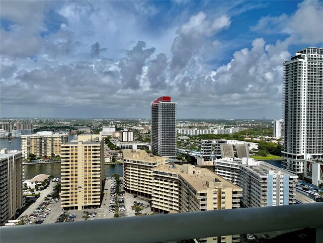 Building Photo - 1830 S Ocean Dr