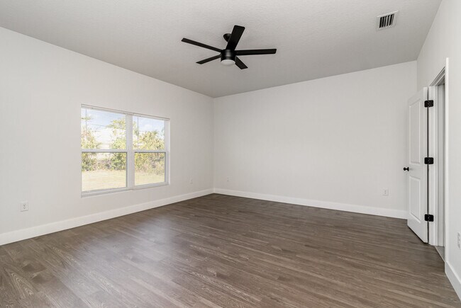 Building Photo - 1213 Waterford St SE