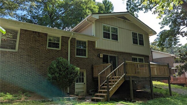 Building Photo - 4093 Hideaway Dr