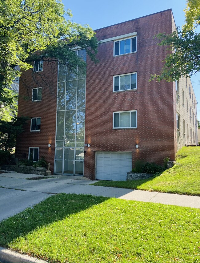 Building Photo - 1620 N Marshall St