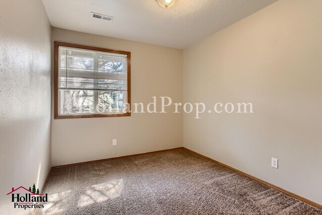 Building Photo - 15470 SW Donna Ct