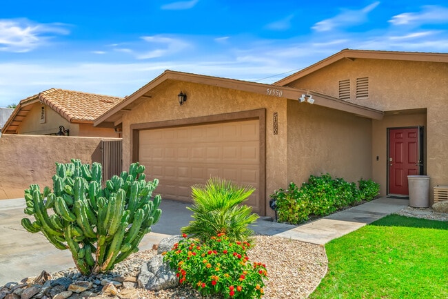 Primary Photo - 51550 Avenida Mendoza