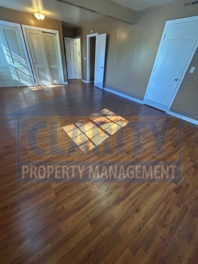 Building Photo - Large, four bedroom home in Chattanooga!