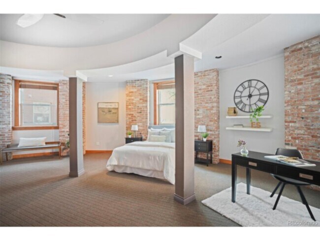 Building Photo - 3249 W Fairview Pl