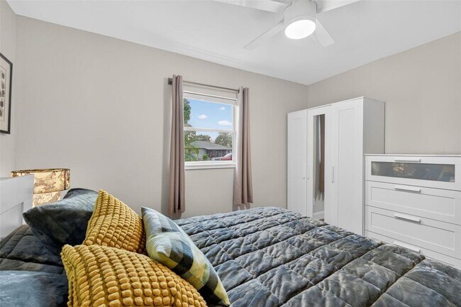 Building Photo - 2301 14th Ave N