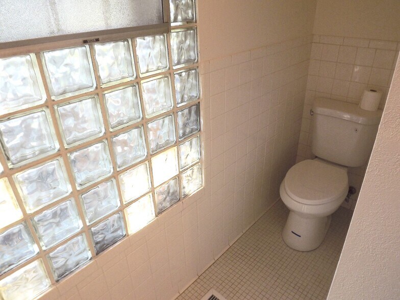 Building Photo - 115 N Park St